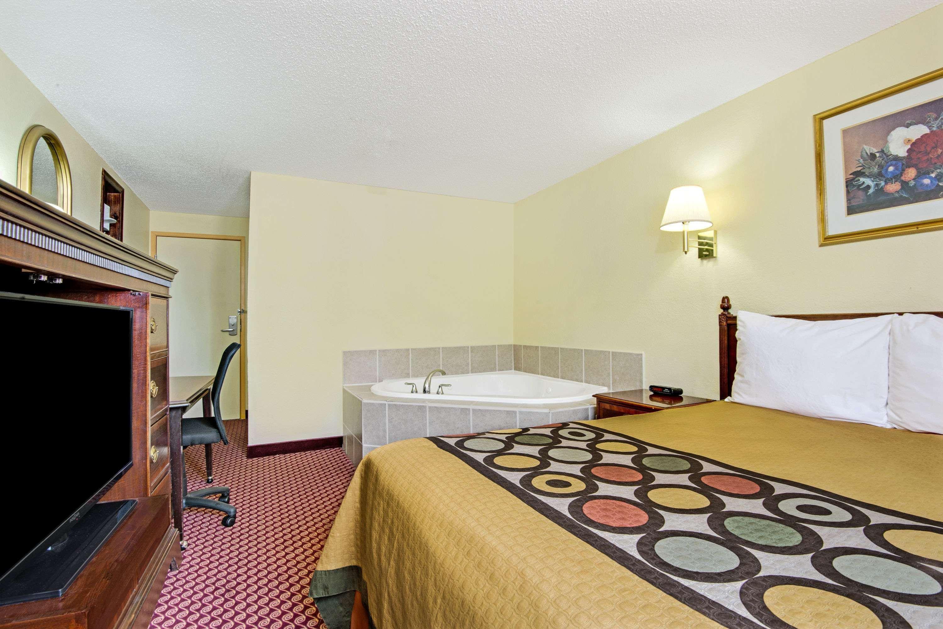 Baymont Inn & Suites By Wyndham Liberty Exterior photo