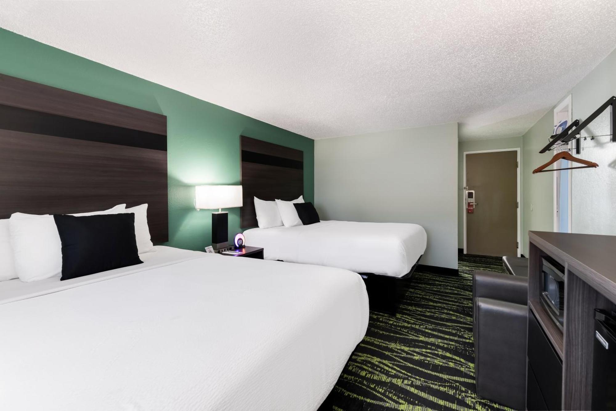 Baymont Inn & Suites By Wyndham Liberty Exterior photo