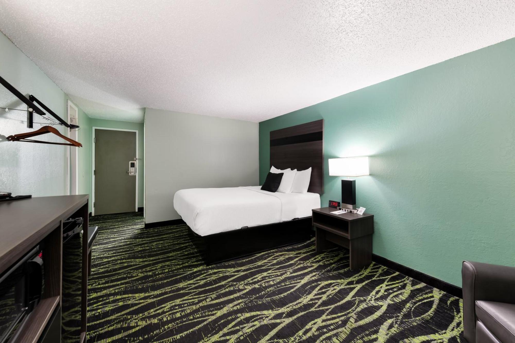 Baymont Inn & Suites By Wyndham Liberty Exterior photo